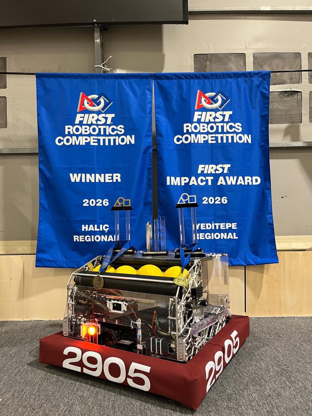 2026 Haliç Regional Winner ve Yeditepe Regional FIRST Impact Award ödülleriyle takım robotu